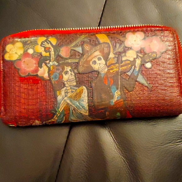 A wallet - Picture 1 of 2